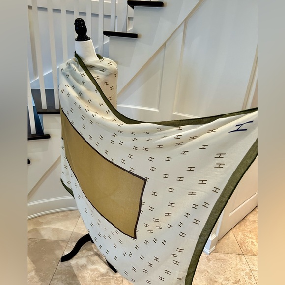 3/$50 H Logo Scarf - ** 3 FOR $50 DEAL + REDUCED SHIPPING ** - Picture 7 of 7